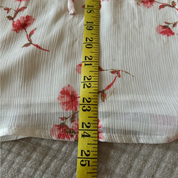 CeCe Short Sleeve Blouse - Picture 10 of 10